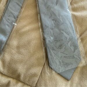 Grey silk tie